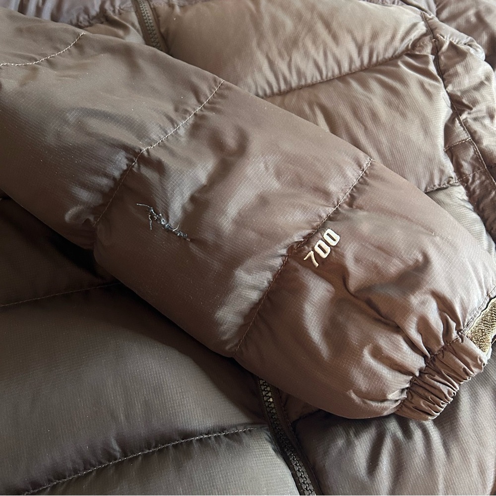 The North Face brown Puffer Jacket. Stove sack. 700.  One repair - Picture 10 of 16